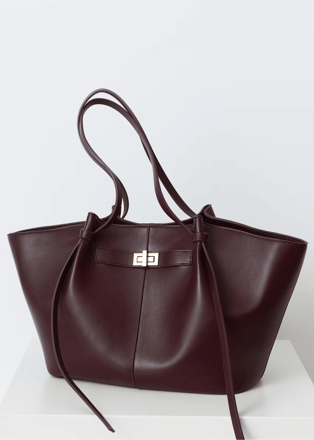 Geräumige Shopper Bag aus veganem Leder