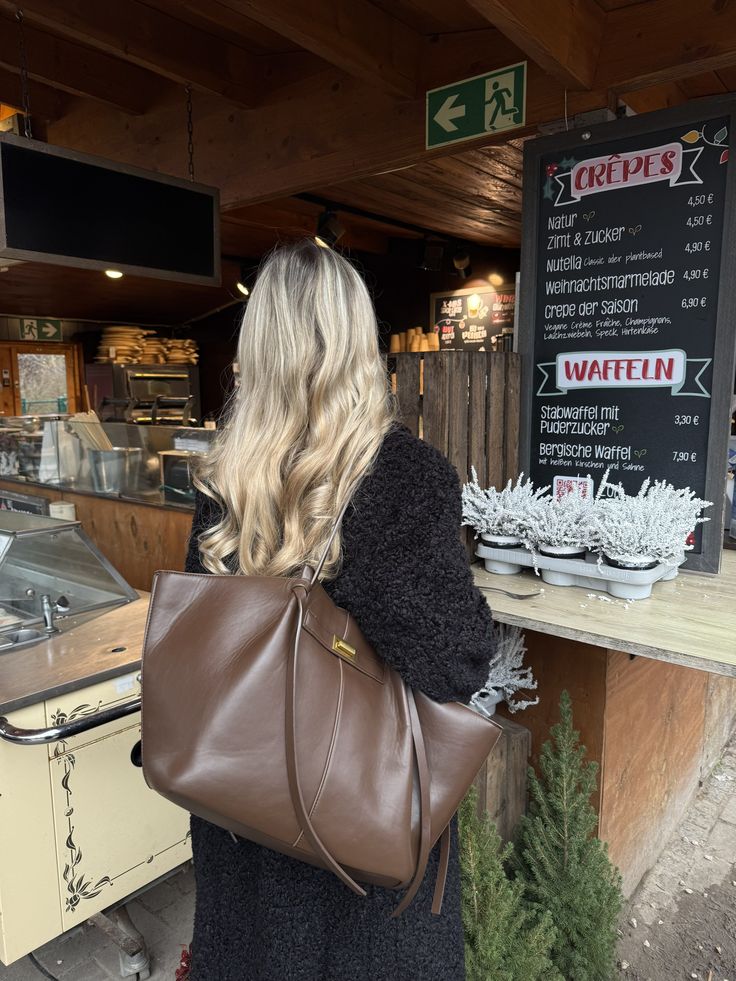 Geräumige Shopper Bag aus veganem Leder