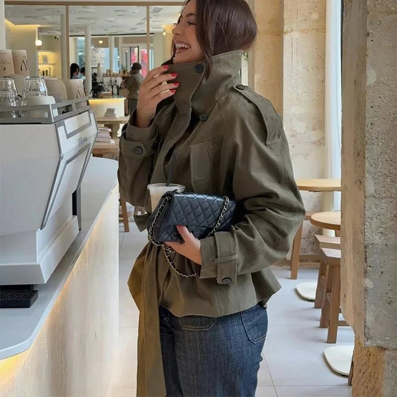 Lola – Trenchcoat mit Stehkragen und Taillengürtel