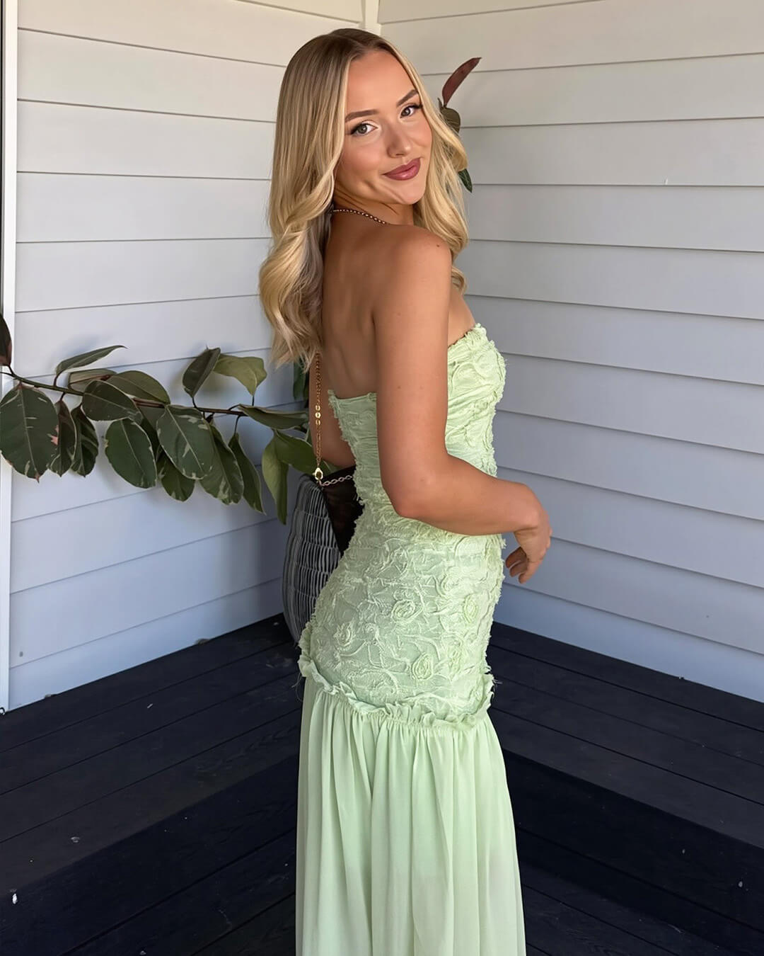 Trägerloses Maxikleid aus floraler Spitze