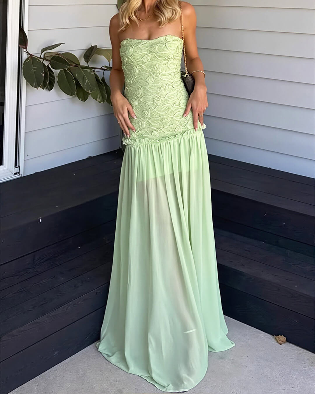 Trägerloses Maxikleid aus floraler Spitze