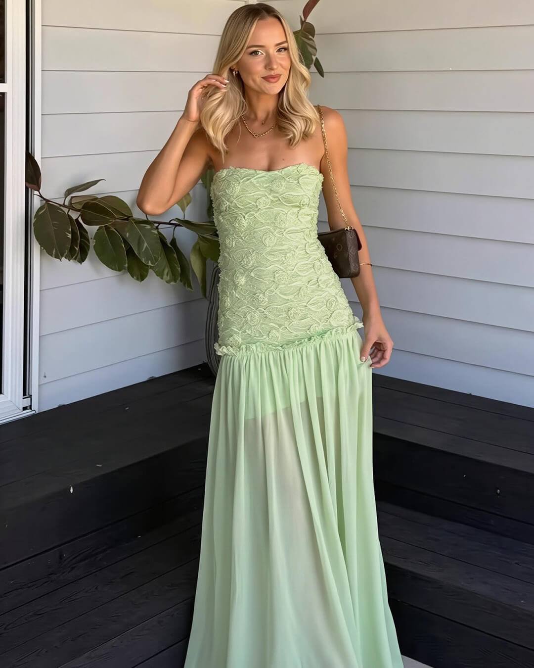 Trägerloses Maxikleid aus floraler Spitze