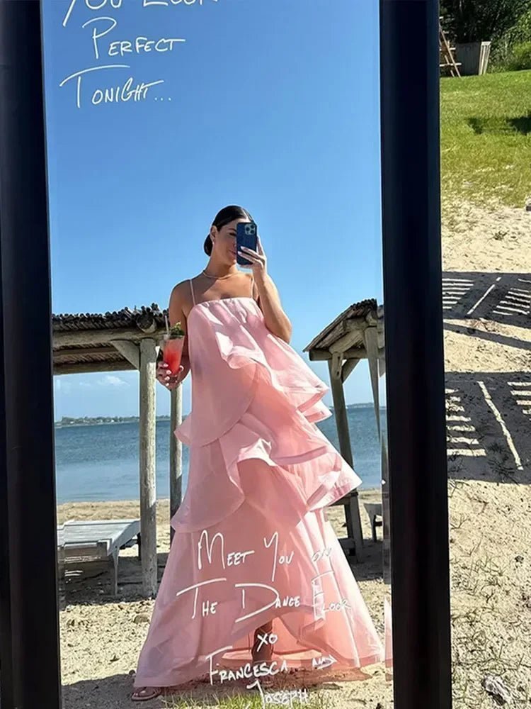 Trägerloses Maxikleid mit Rüschenlagen