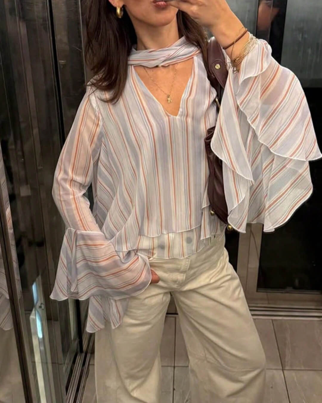 Rüschen-Bluse mit Streifen und Bindeschleife
