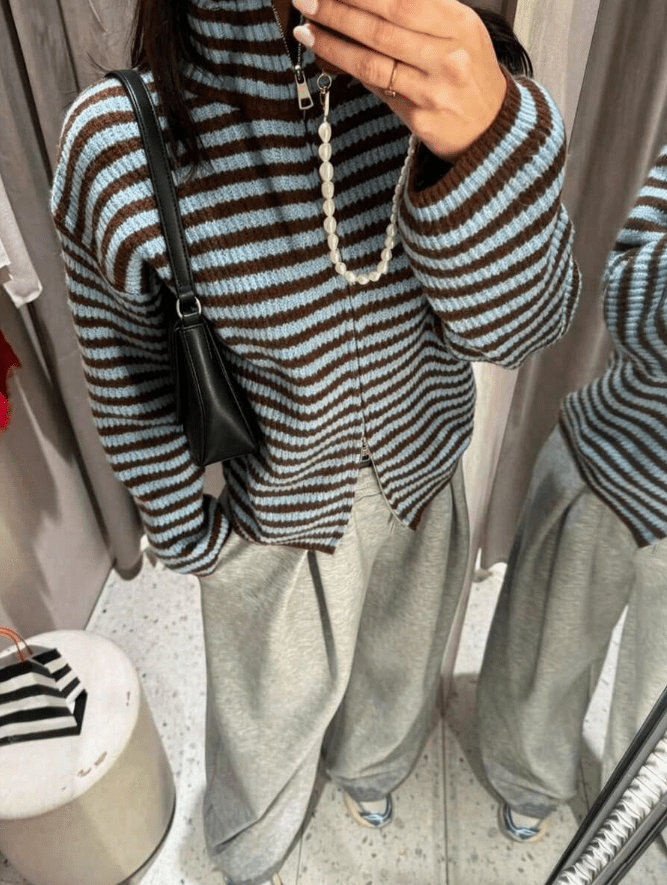 Gestreifte Strickjacke mit Stehkragen