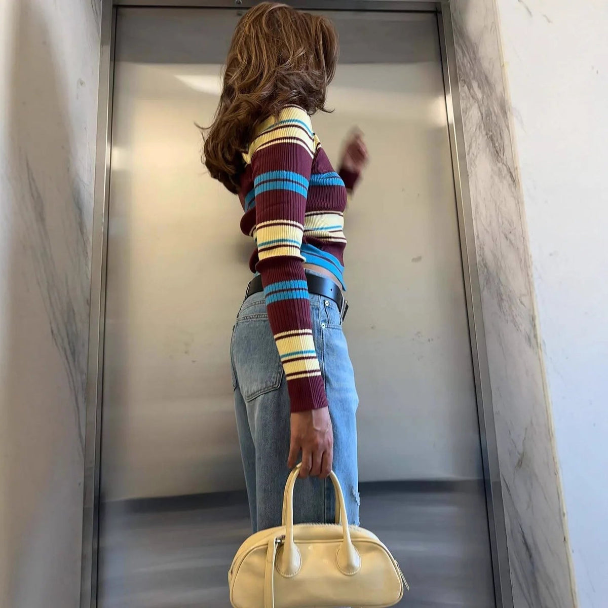 Gestreifte Strickjacke mit einreihiger Knopfleiste