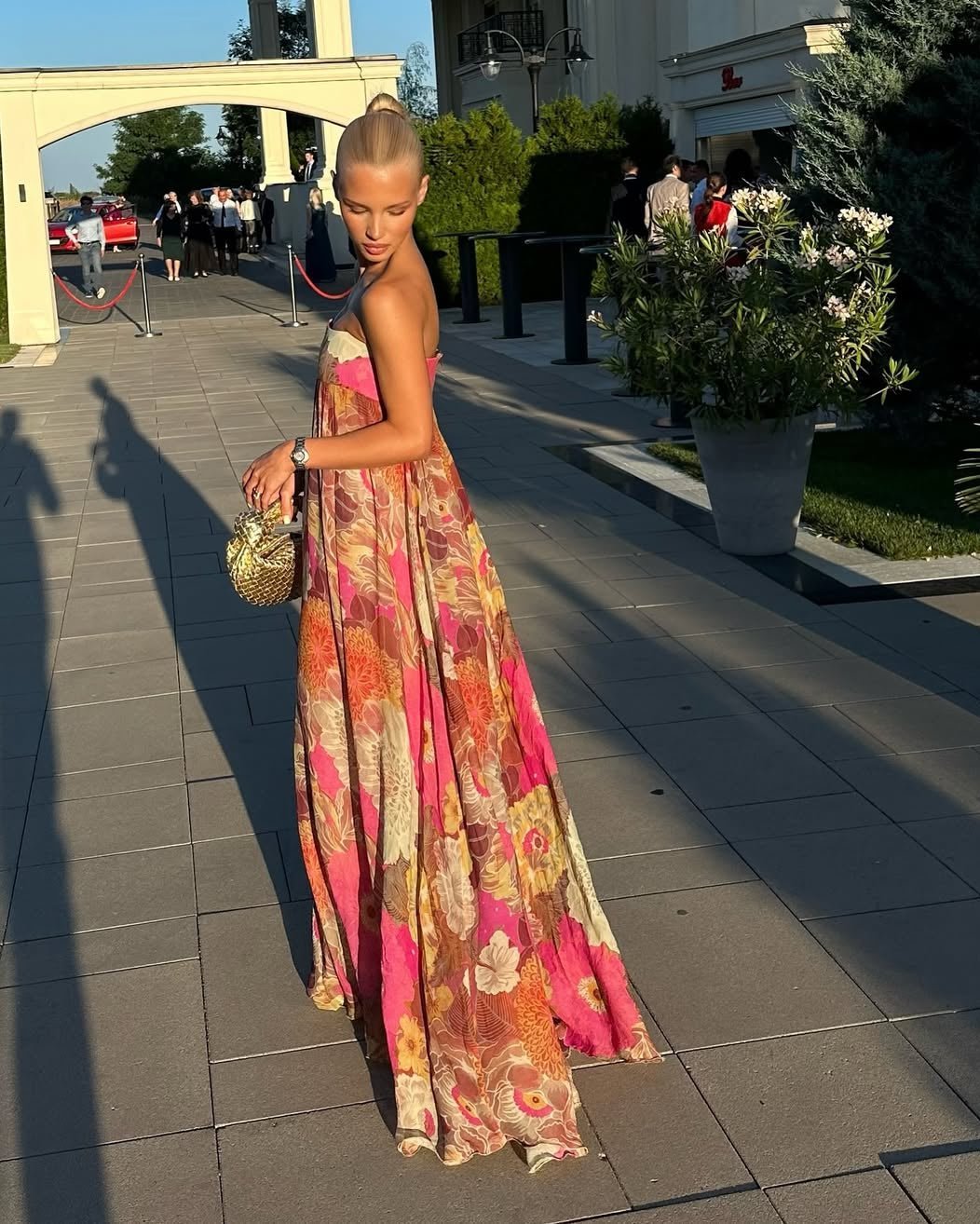 Sabrina – Trägerloses Maxikleid mit Blumenmuster