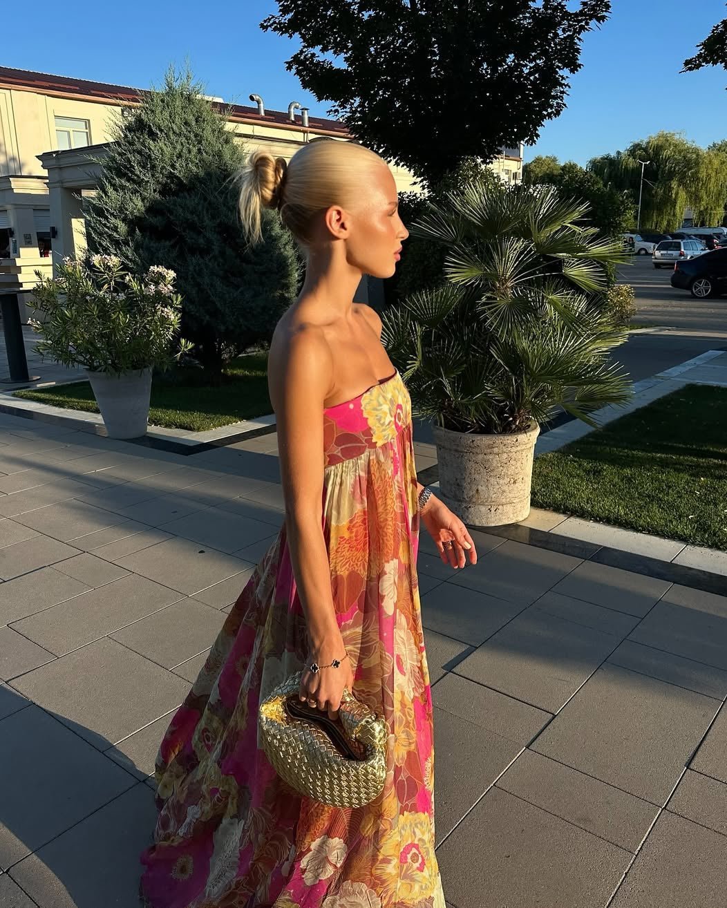 Sabrina – Trägerloses Maxikleid mit Blumenmuster