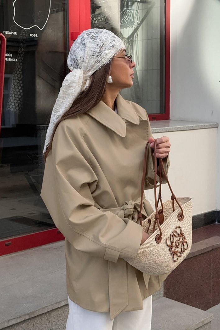 Stilvoller Trenchcoat zum Wickeln mit Gürtel