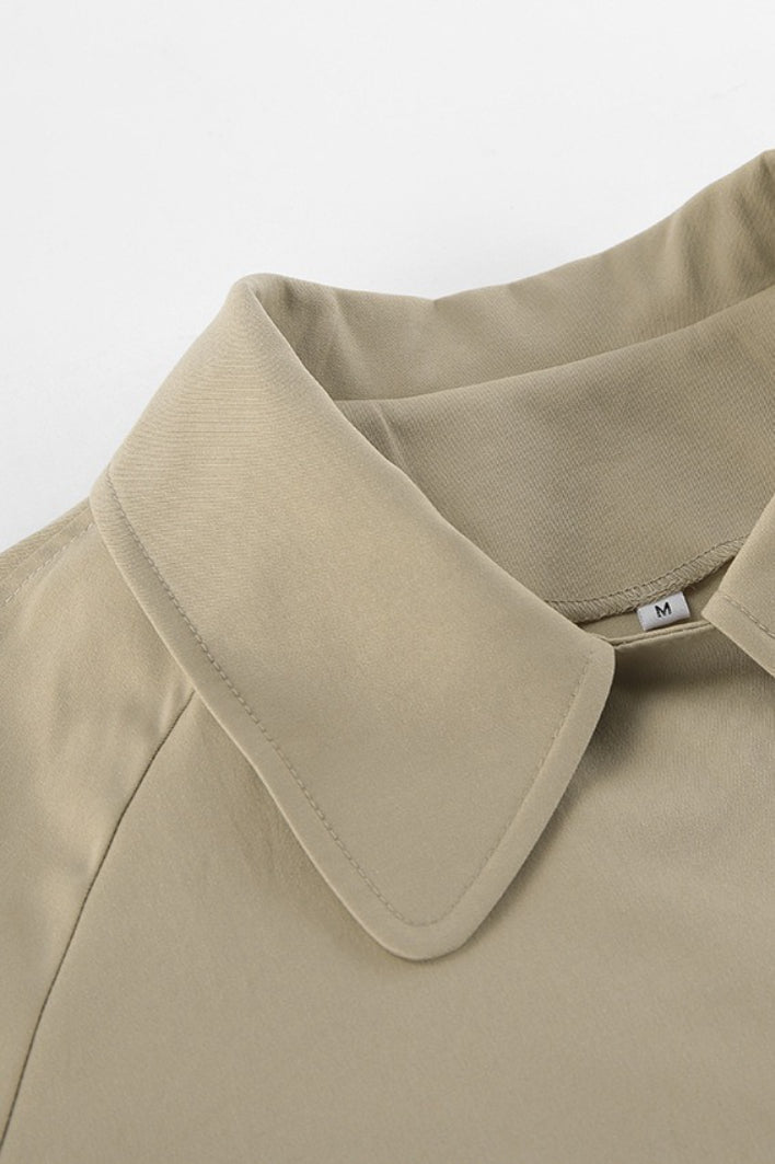 Stilvoller Trenchcoat zum Wickeln mit Gürtel
