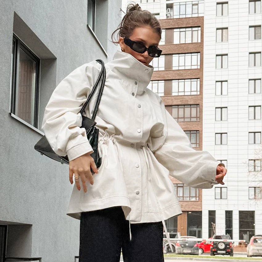 Stylische Windjacke mit Kontrastkragen