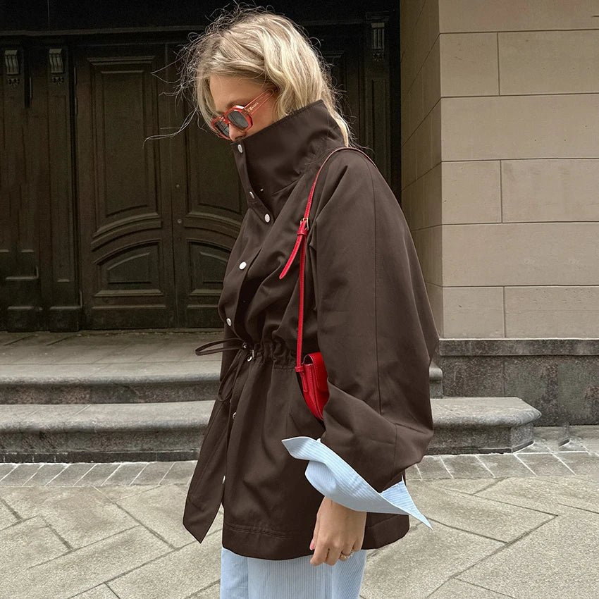 Stylische Windjacke mit Kontrastkragen