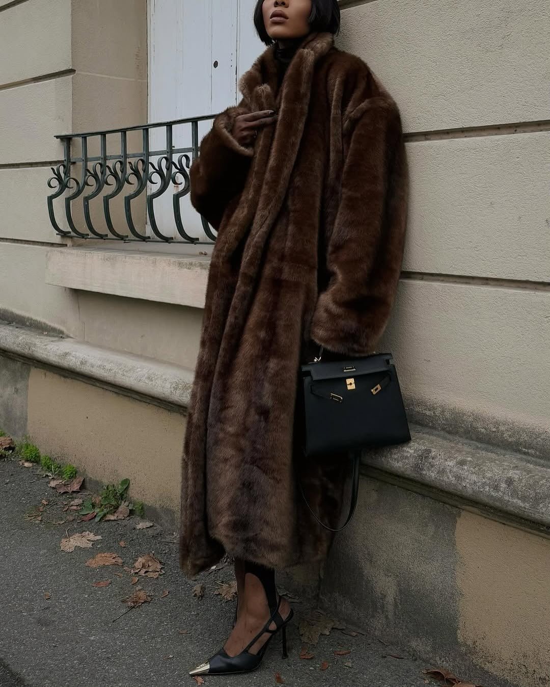 Stylischer Faux-Fur Maxi-Mantel