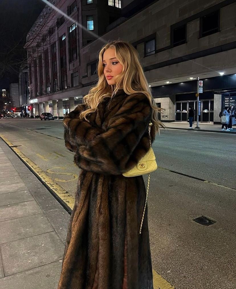 Stylischer Faux-Fur Maxi-Mantel