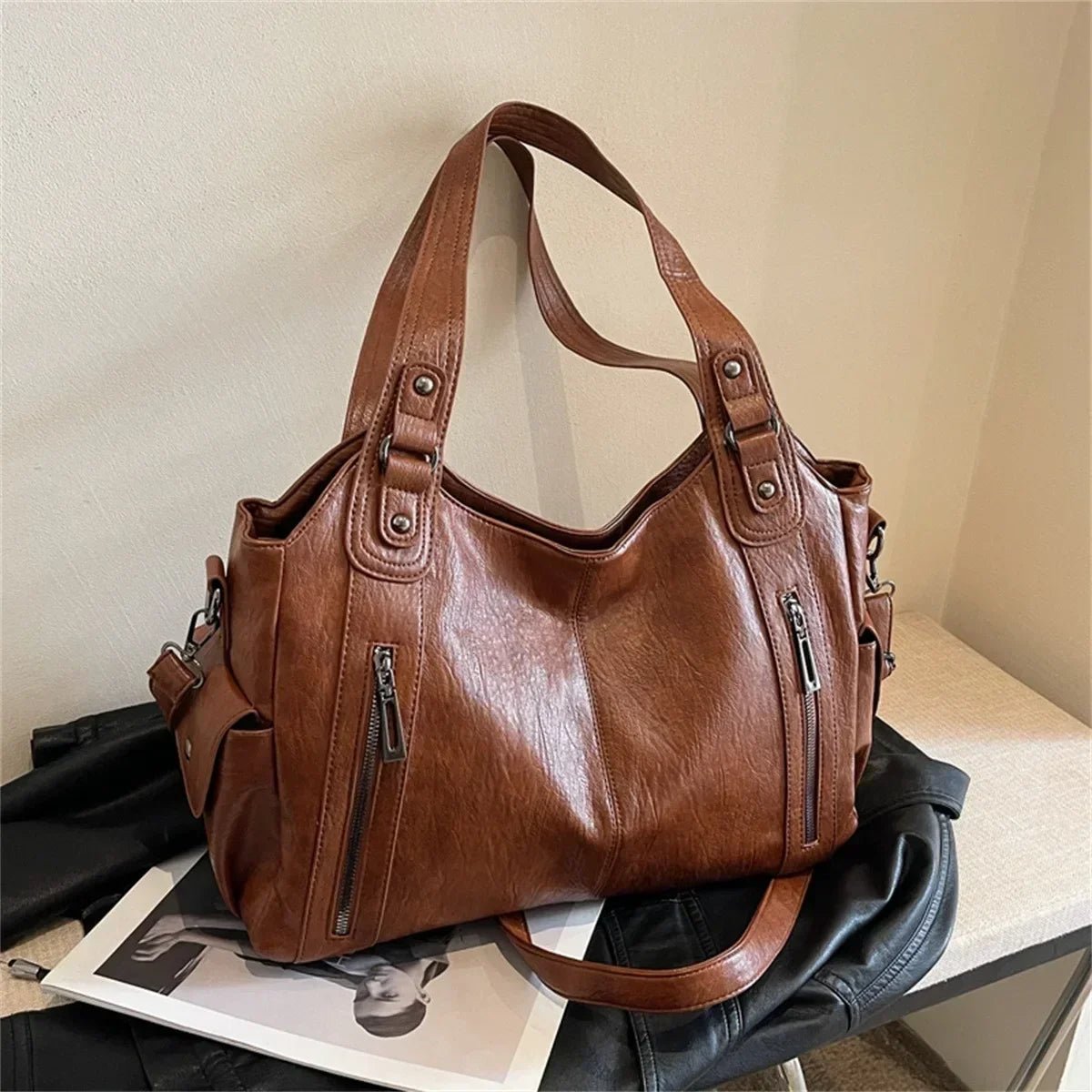 Stylische Kunstleder-Schultertasche