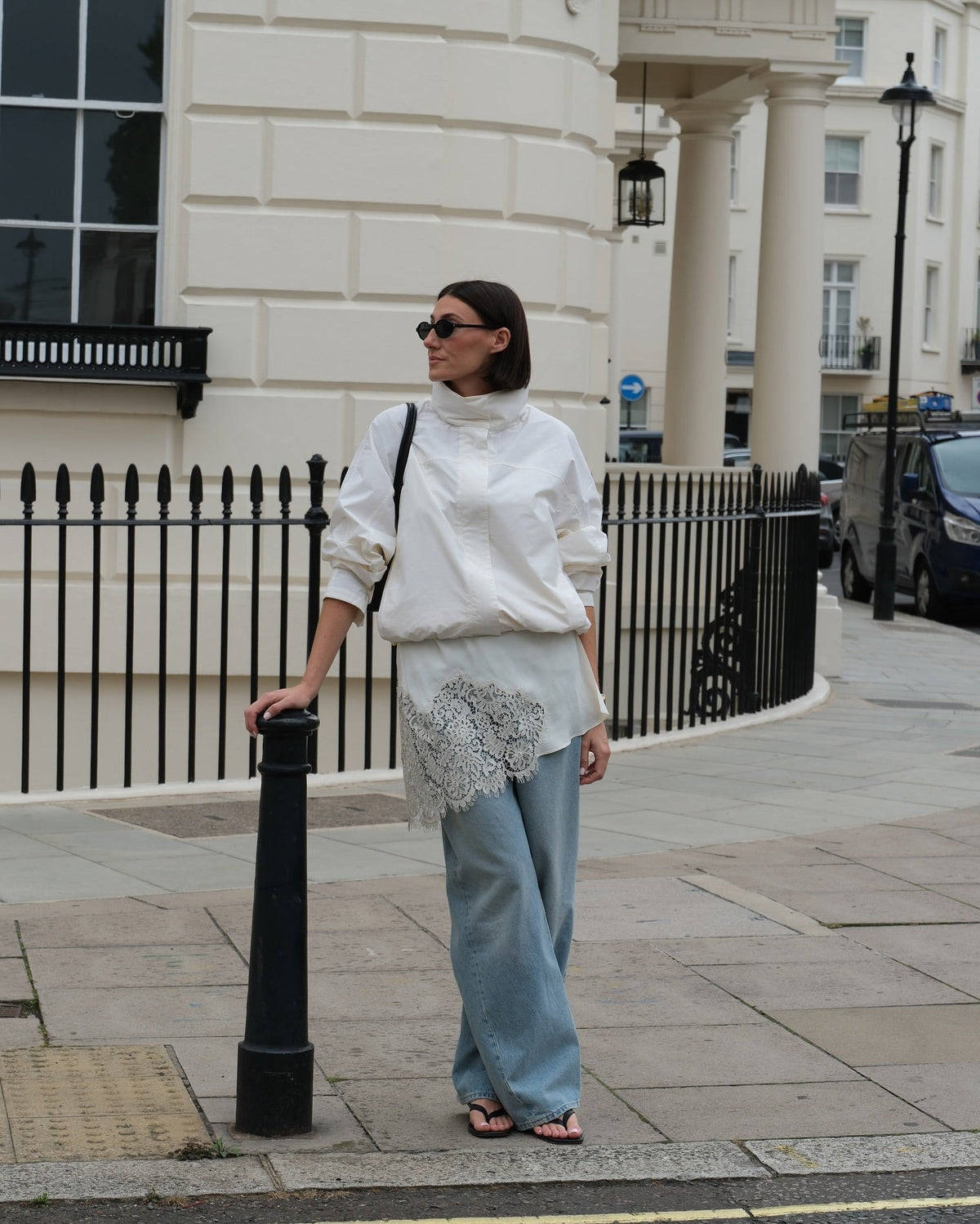 Stylische Kapuzen-Windjacke