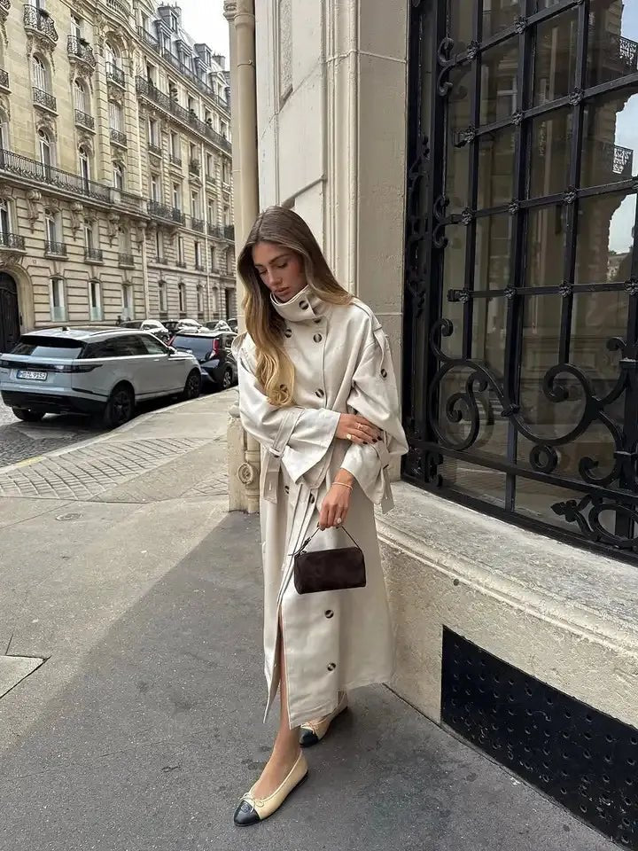 Stylisher langer Trenchcoat mit Gürtel
