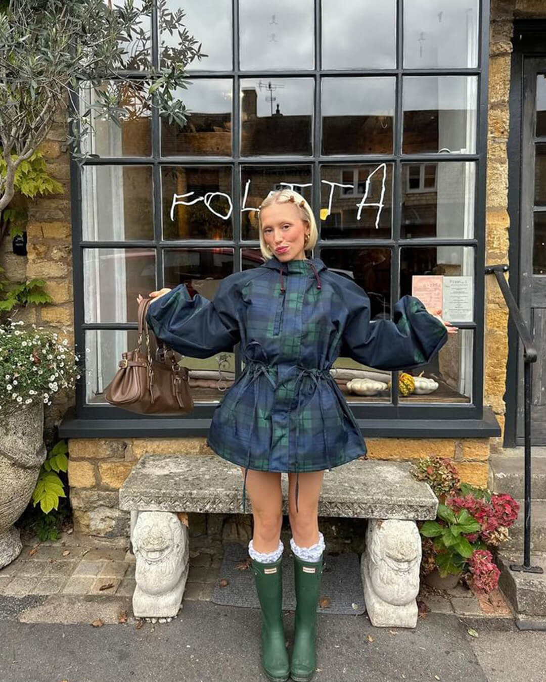 Stilvolle Oversized Karierte Schnürjacke