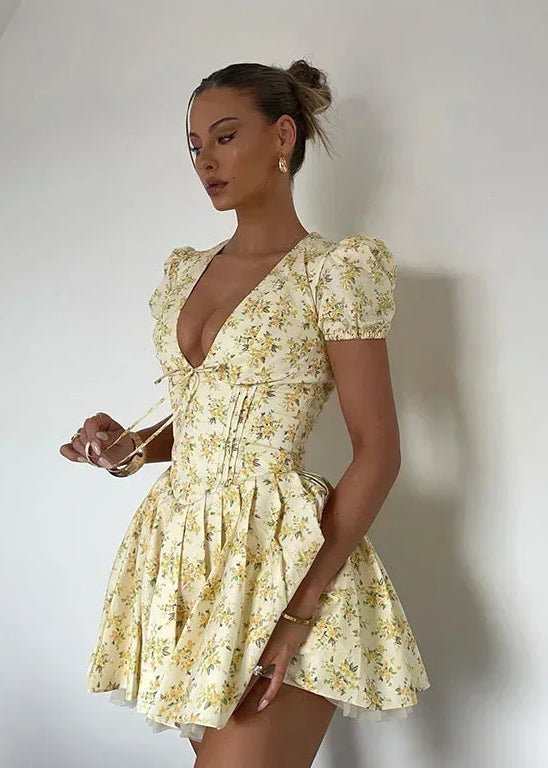 Linda – Plissiertes Minikleid mit V-Ausschnitt