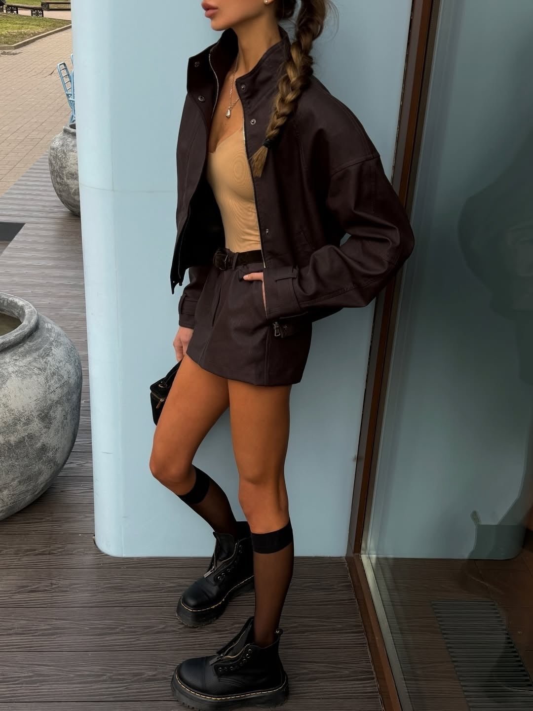 Set aus Kurzjacke in Wildlederoptik und Minirock