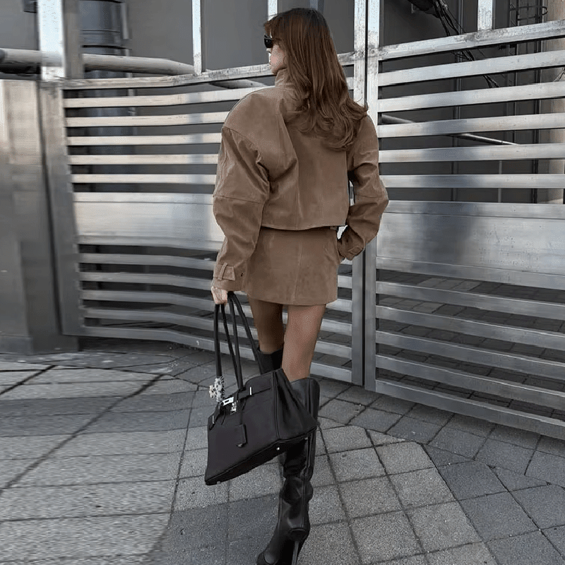Set aus Kurzjacke in Wildlederoptik und Minirock