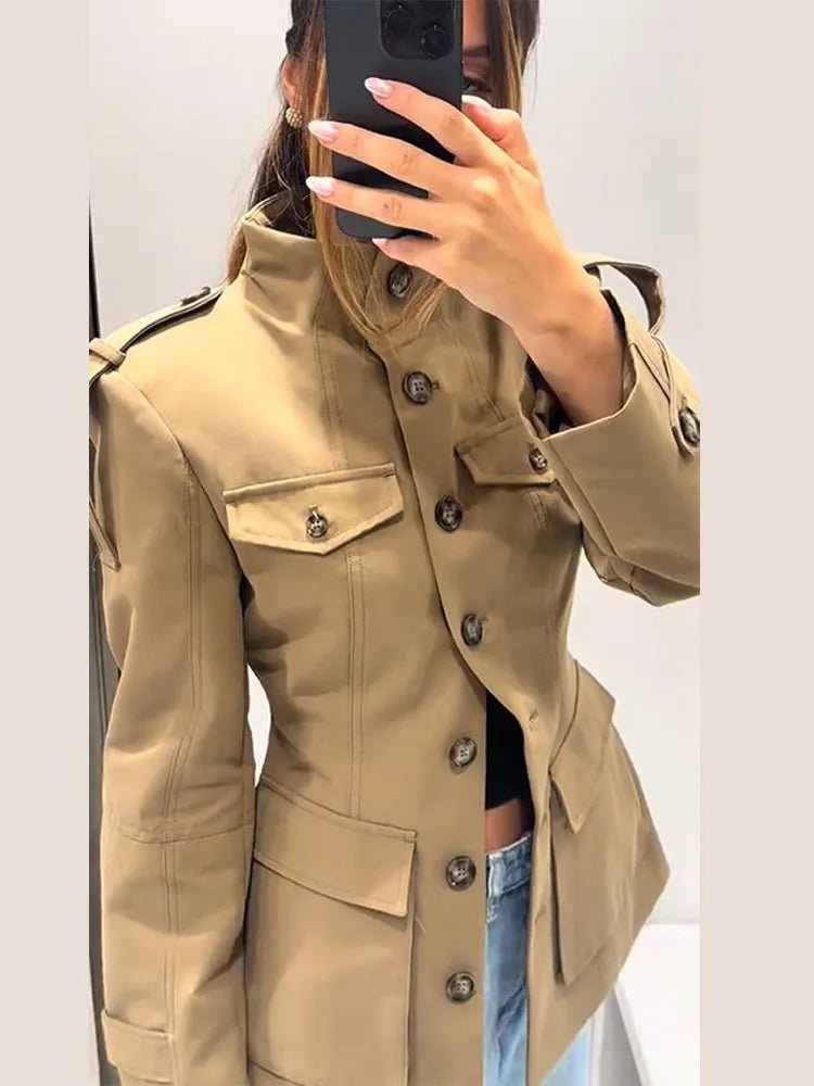 Taillierte Utility-Jacke mit Stehkragen