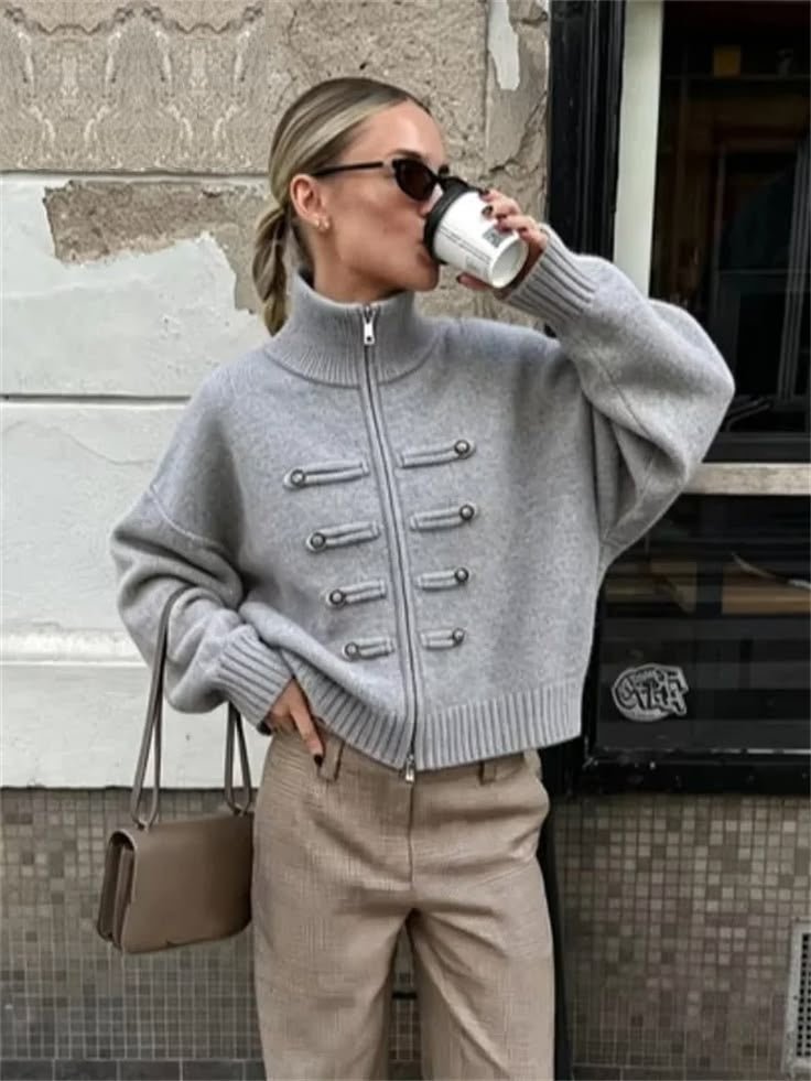 Rollkragen-Strickjacke mit Reißverschluss