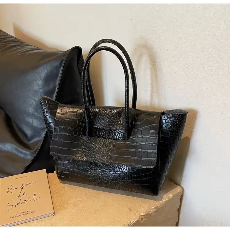 Geprägte Kunstleder-Tote im Vintage-Stil