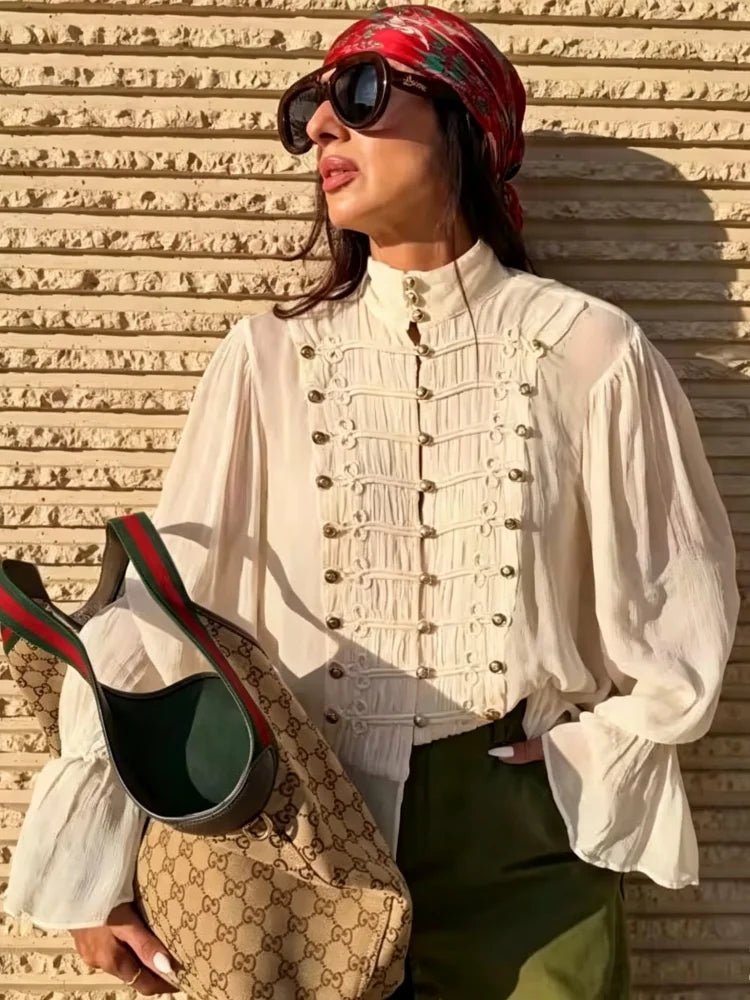 Vintage-Bluse mit Stehkragen und Knebelknöpfen