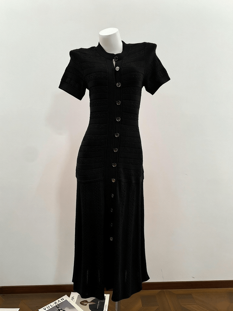 Wren – Geripptes Strick-Midikleid