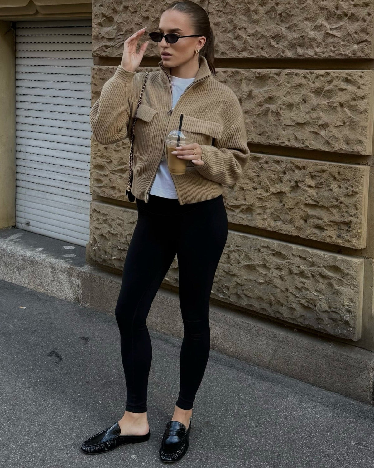 Strickjacke mit Reißverschluss und hohem Kragen