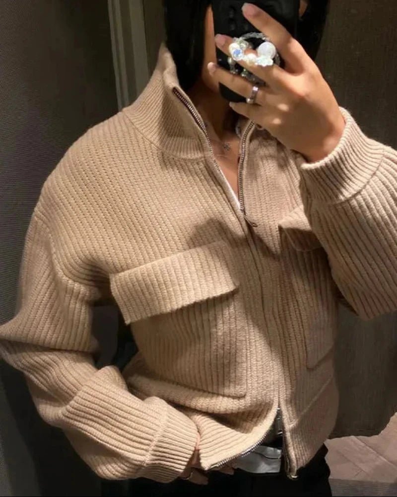 Strickjacke mit Reißverschluss und hohem Kragen