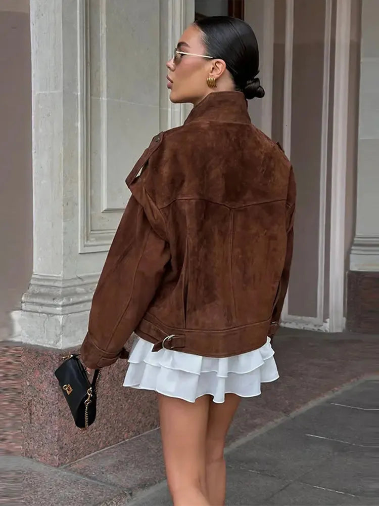 Strukturierte Jacke mit breiten Schultern. Wildlederoptik