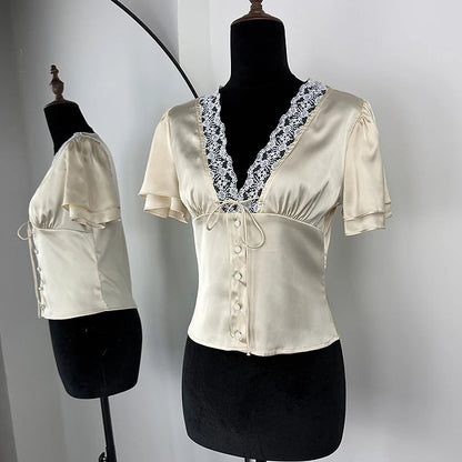 Kurzärmeliges Satinbluse mit Spitzenbesatz und Knöpfen