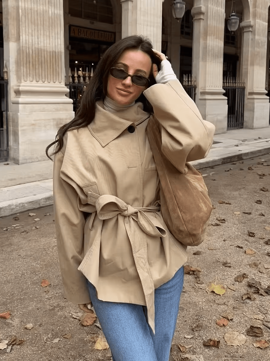 Asymmetrischer Trenchcoat mit Knopfleiste und Gürtel