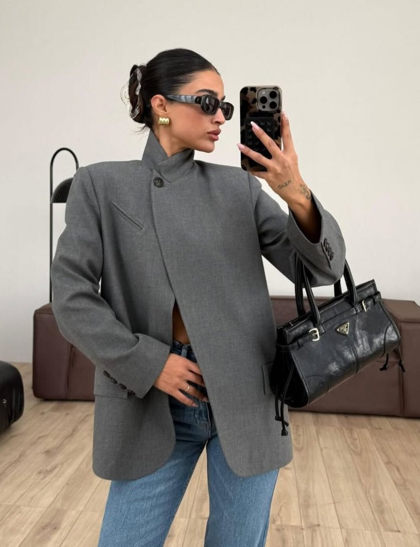 Asymmetrischer Blazermantel mit hohem Kragen