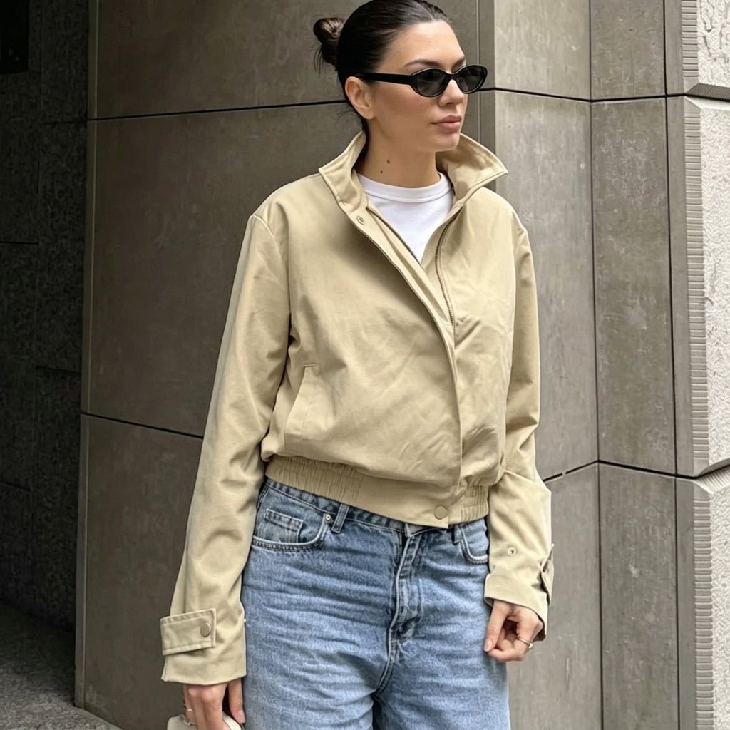 Jacke mit asymmetrischem Reißverschluss und hohem Kragen