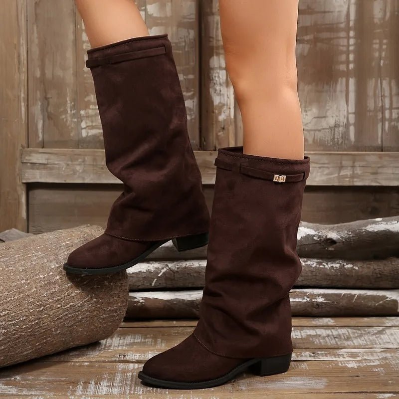 Kniehohe Stiefel aus Wildlederimitat mit Gürtelschnalle