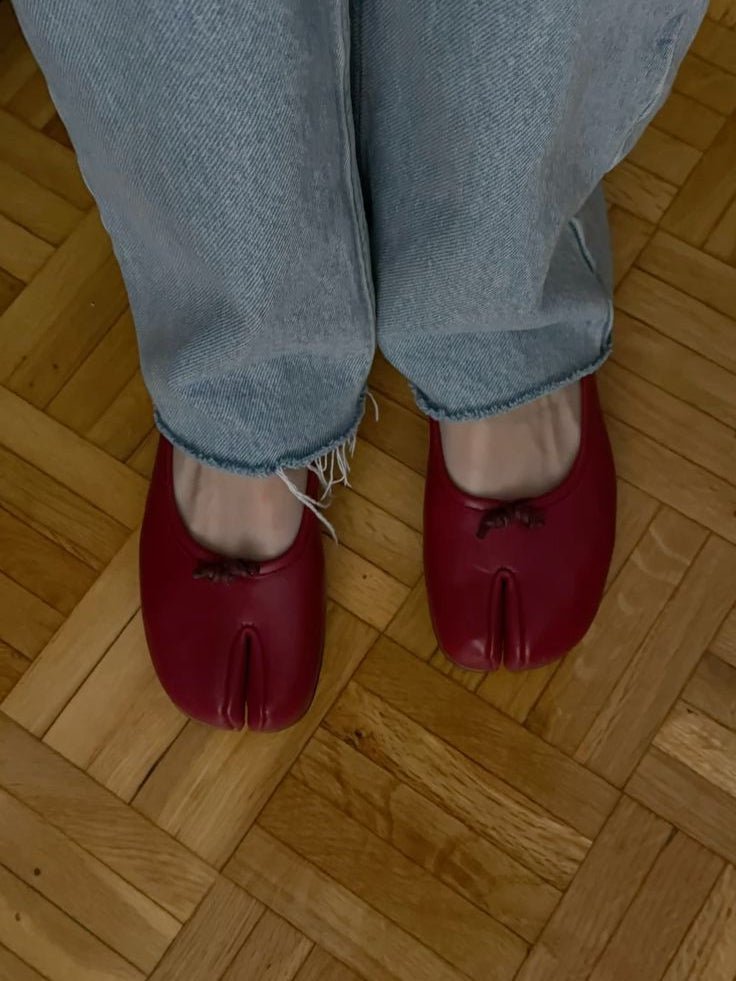Adelisa – Schleifen-Front Split-Toe Ballerinas