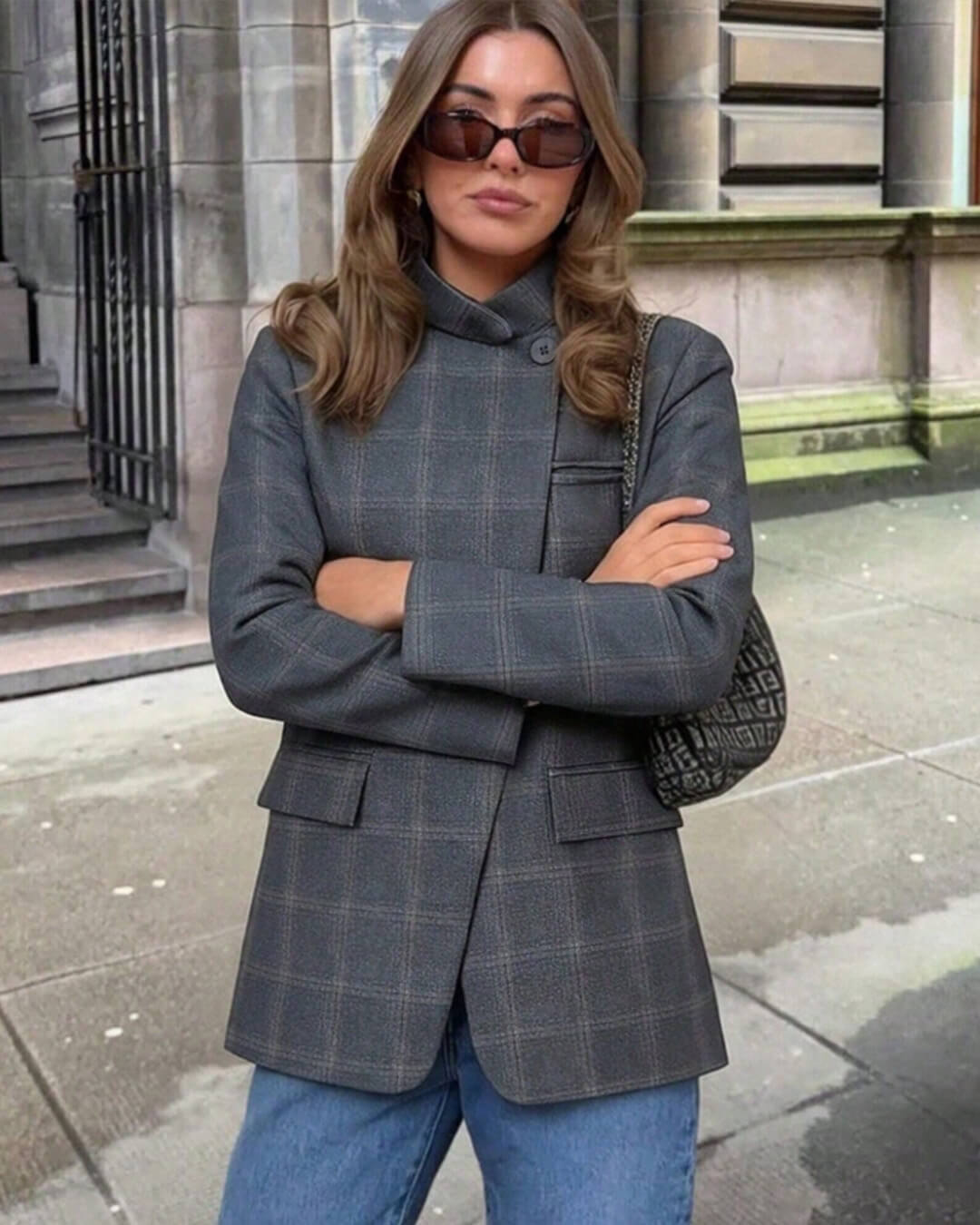 Eleganter karierter Blazer mit Stehkragen