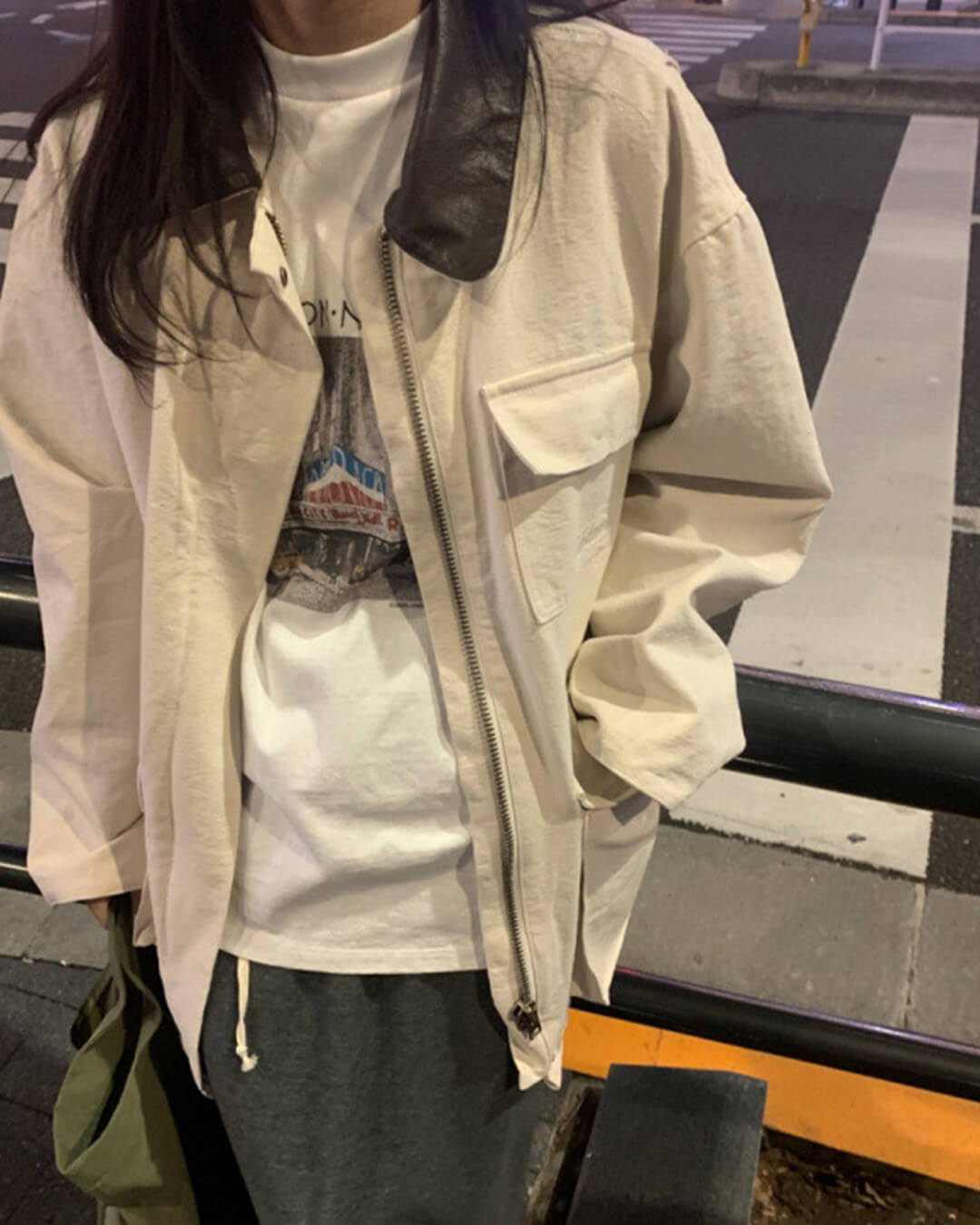 Klassische Utility-Jacke mit Kontrastkragen