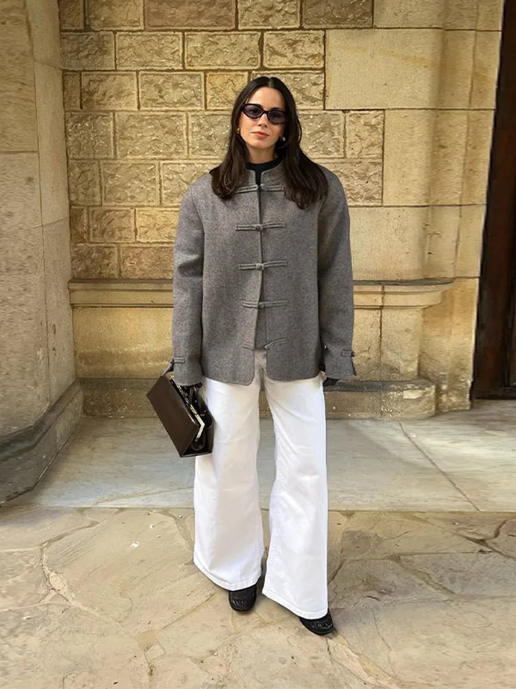 Jacke mit beidseitiger Stoffoberfläche, Knotendetails und Stehkragen