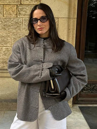 Jacke mit beidseitiger Stoffoberfläche, Knotendetails und Stehkragen