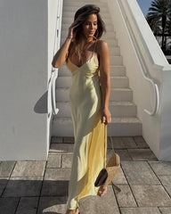 Nina – Rückenfreies Satin-Maxikleid
