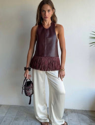 Neckholder-Top aus Kunstleder mit Fransen