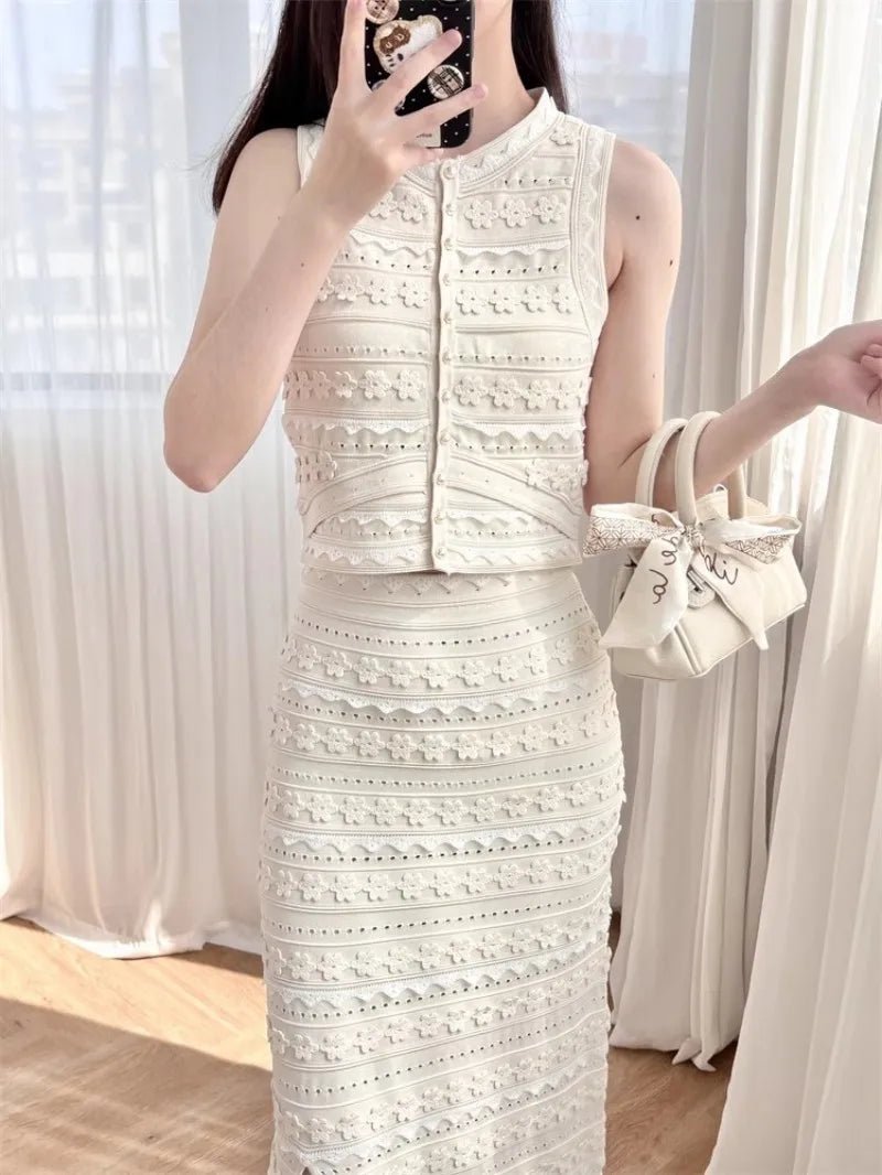 Emma – Set aus floraler Strickweste und Midi-Rüschenrock