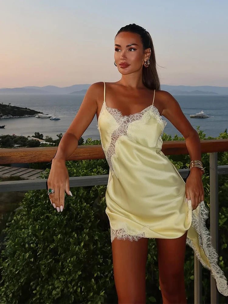 Gianna – Asymmetrisches Satin-Minikleid