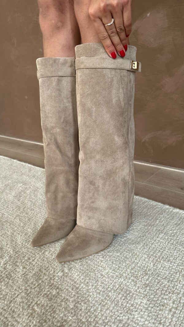 Hohe Stiefeletten aus Wildlederimitat