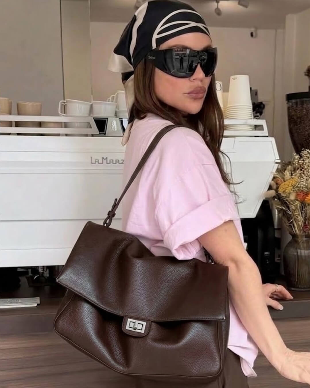 Große Kunstleder-Schultertasche mit Klappe