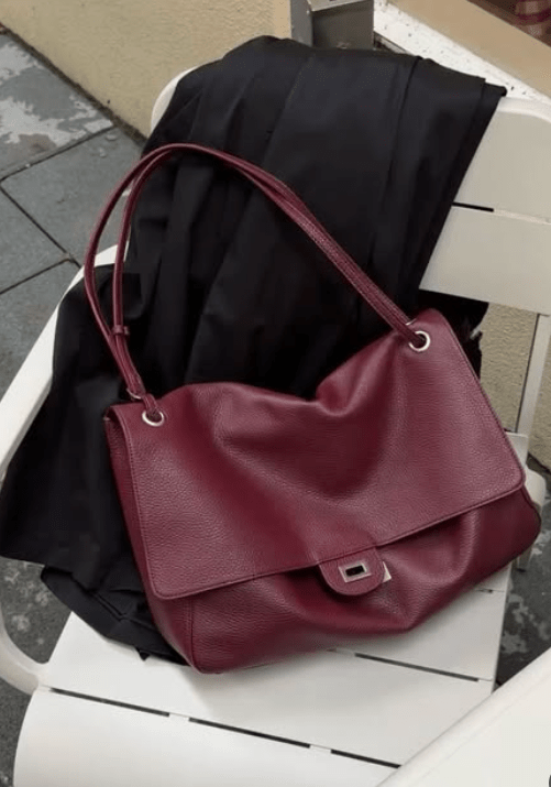 Große Kunstleder-Schultertasche mit Klappe